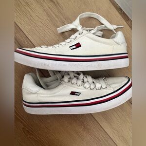 Tommy Hilfiger sneakers size 7 women’s